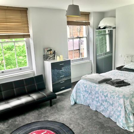 Camden Guest House Double Bedroom With Super Large King Bed Londra Exterior foto