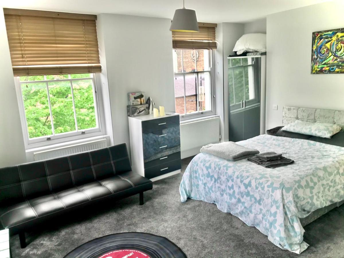Camden Guest House Double Bedroom With Super Large King Bed Londra Exterior foto
